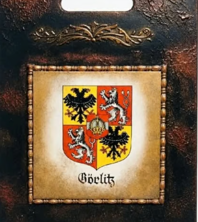 Dekoracyjna deska z zabytkowym kaflem PRL — herb Görlitz, pamiątka historyczna