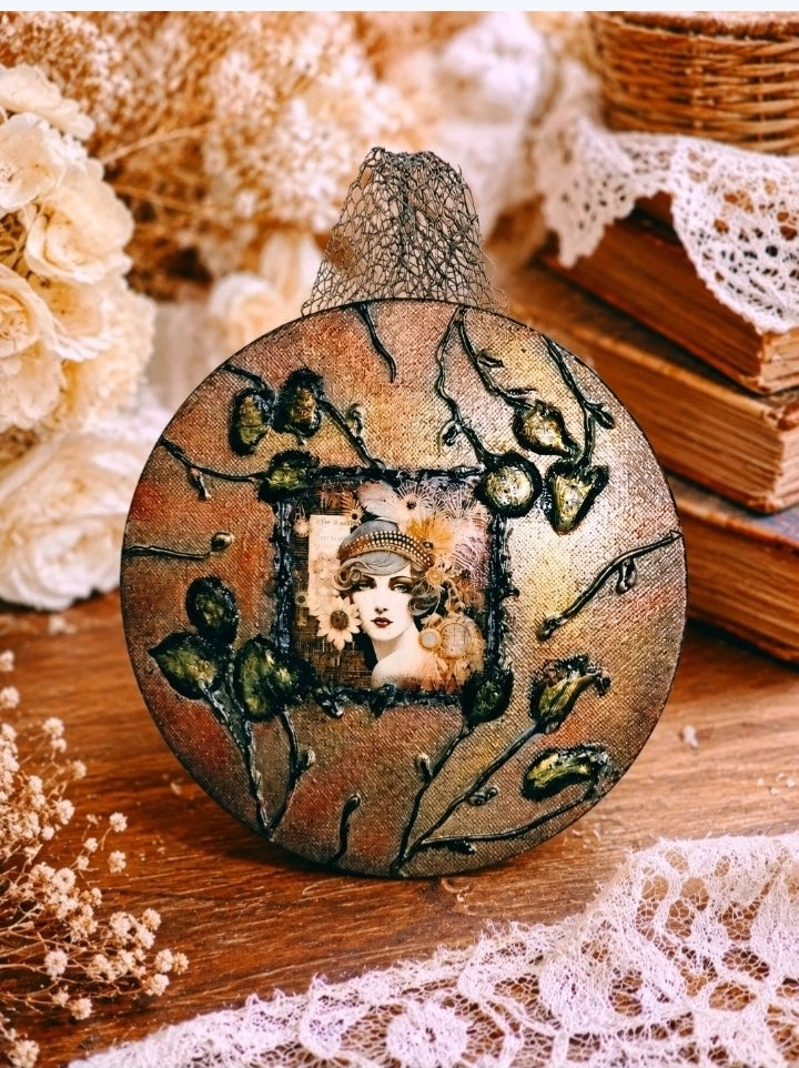 Portret / magnes dama Art Deco — unikat, rękodzieło artystyczne, 15 cm